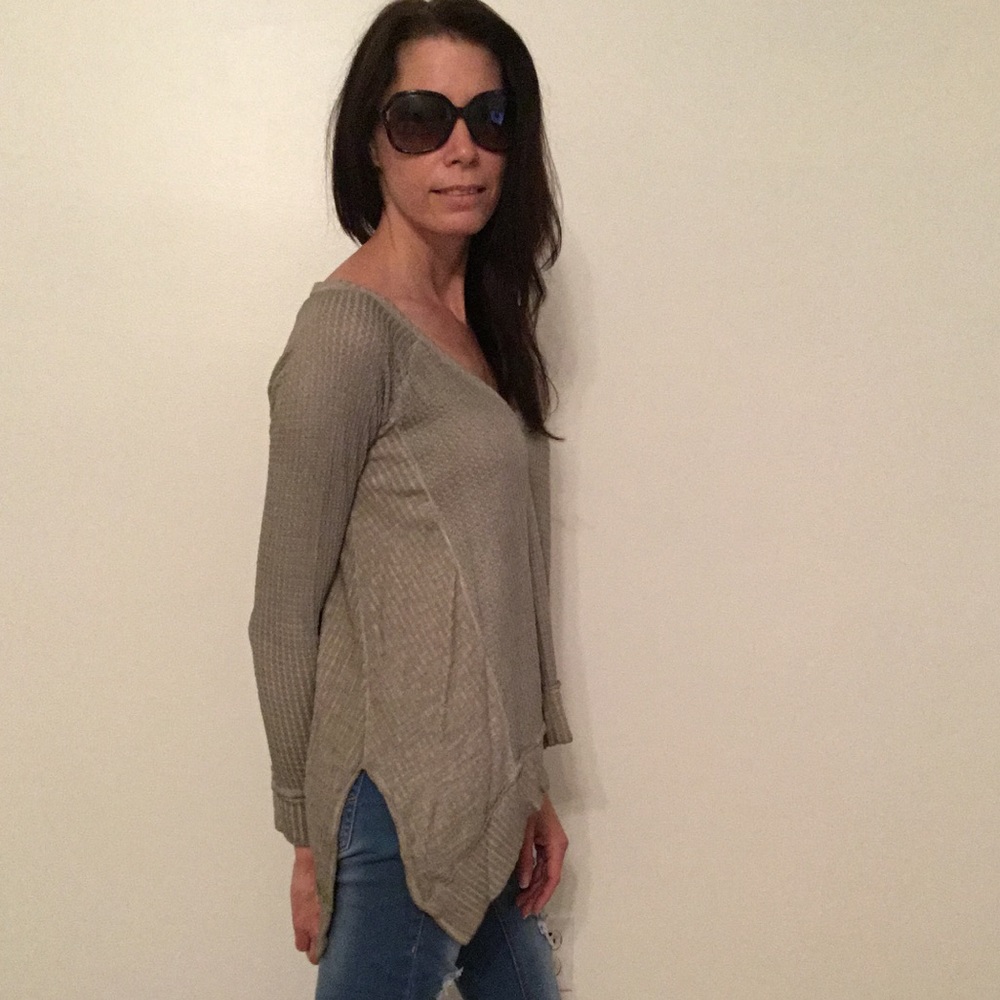 🛍FINAL PRICE🛍 V-Neck Long Sleeve Top - Picture 4 of 7